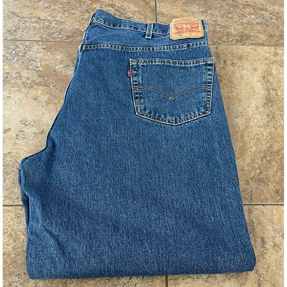 Levi's 550 Relaxed Fit Loose Thighs Dark Denim Blue Jeans measured Fit 48x32